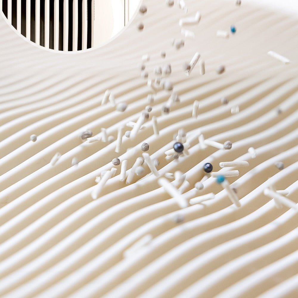 Wave-shaped ridges shake litter loose from paws